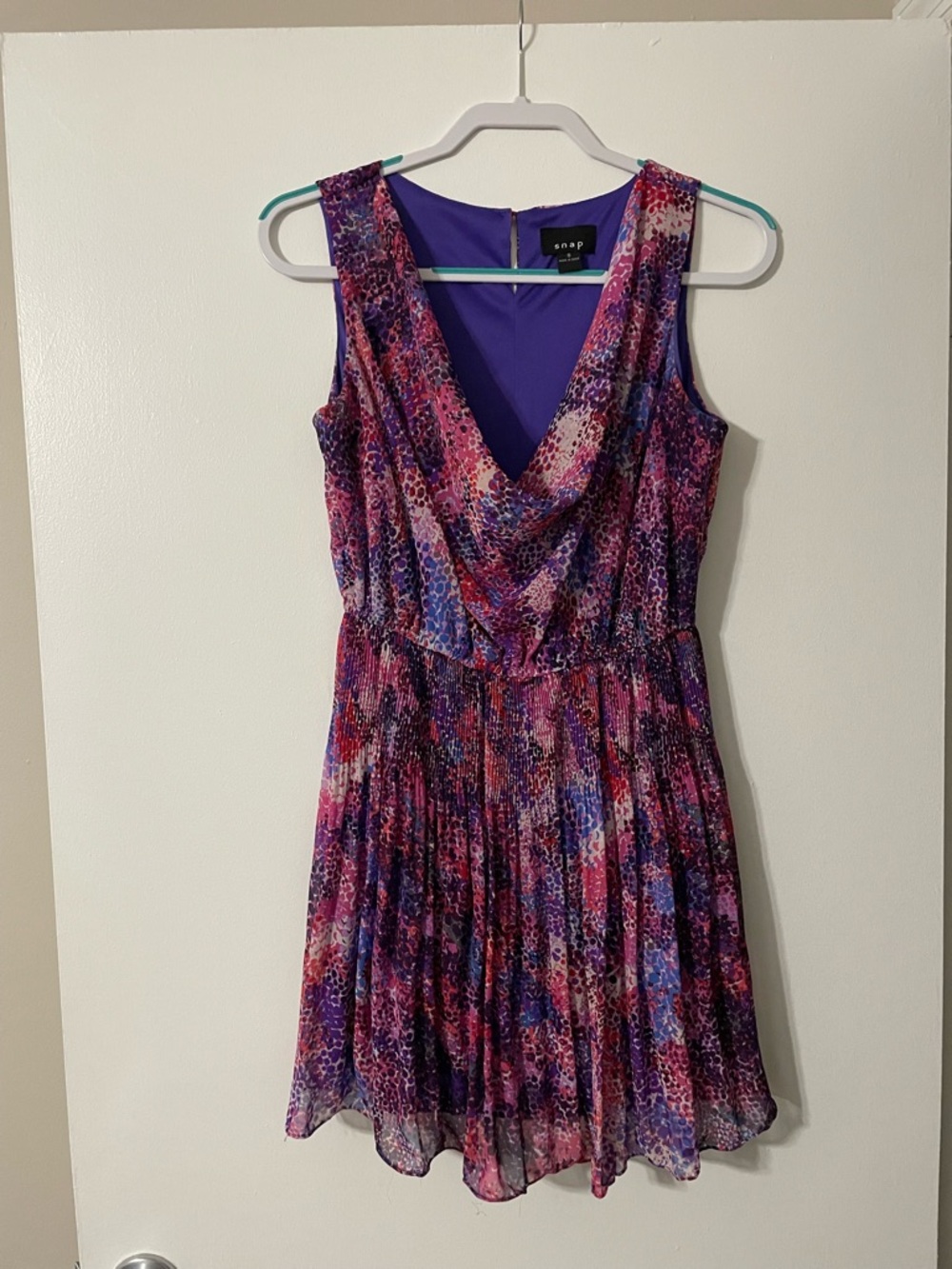 Snap Sleeveless Floral Pleated Dress in Purple and Pink